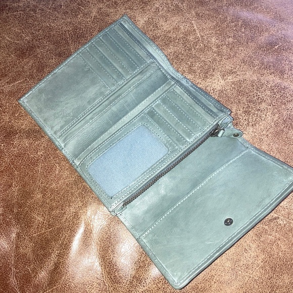 Vintage Leather Elegant Quilted Women's Wallet - Light Blue - Picture 2 of 5